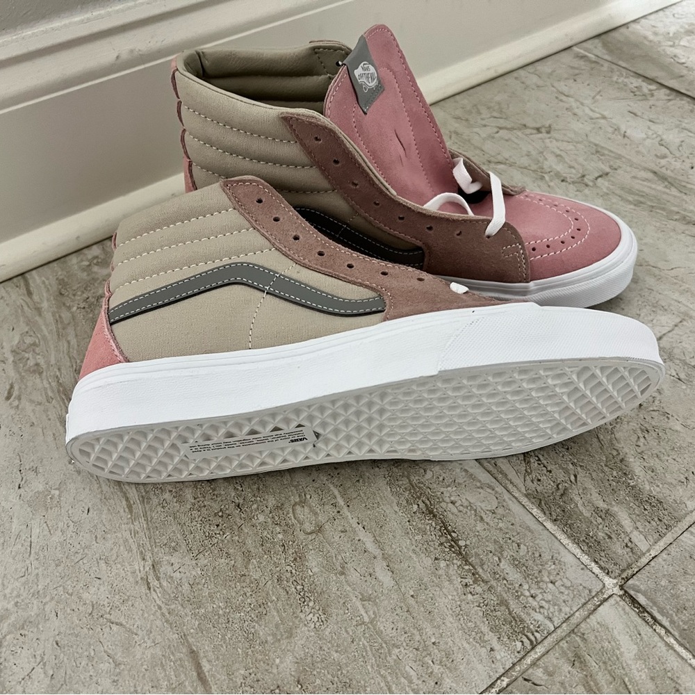 VANS - Picture 3 of 4